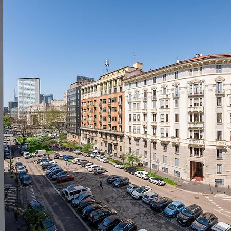Binario Verticale Milan Bagian luar foto
