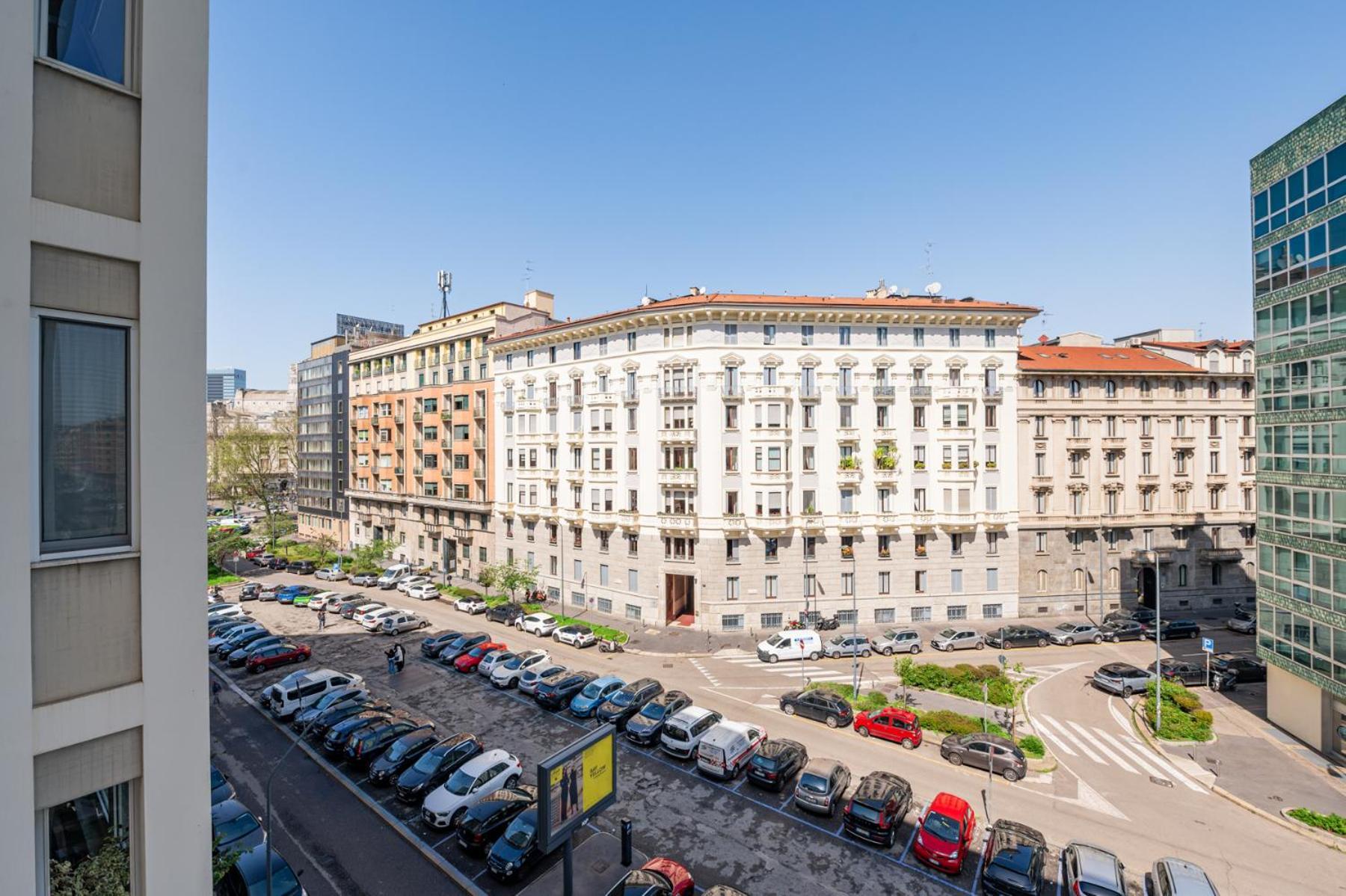 Binario Verticale Milan Bagian luar foto